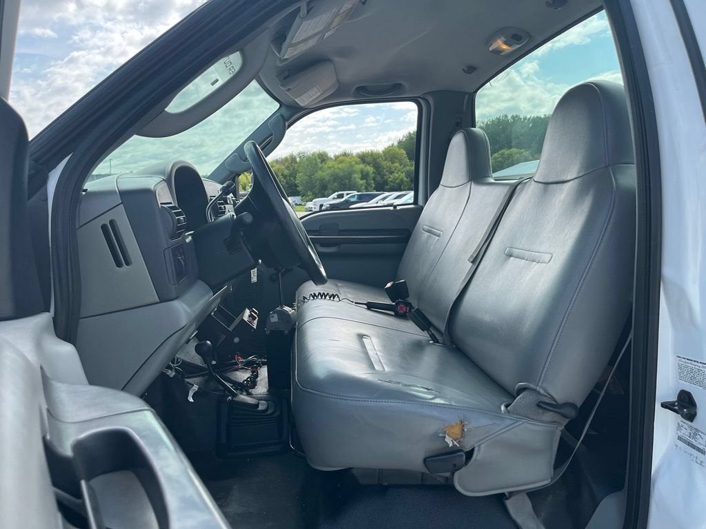 2006 Ford Super Duty F-350 DRW XL