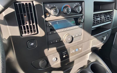 2023 Chevrolet Express Passenger 3500 1LS