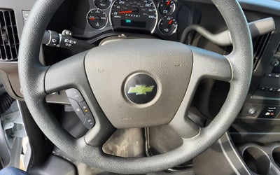2023 Chevrolet Express Passenger 3500 1LS