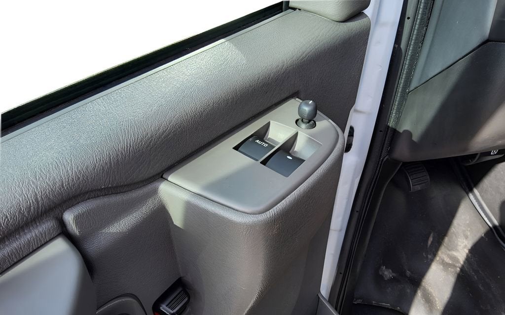 2023 Chevrolet Express Passenger 3500 1LS