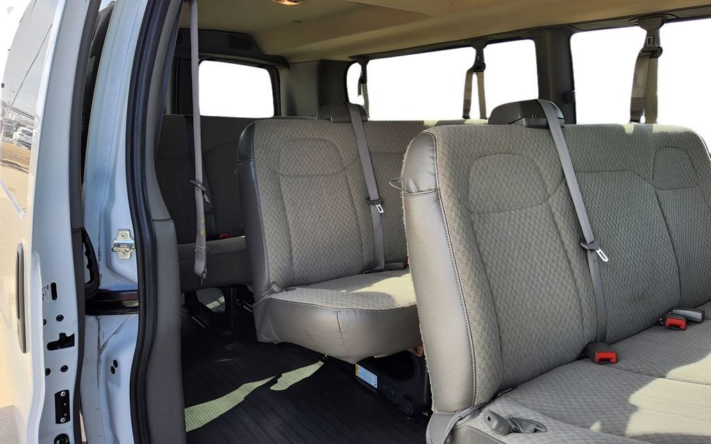 2023 Chevrolet Express Passenger 3500 1LS