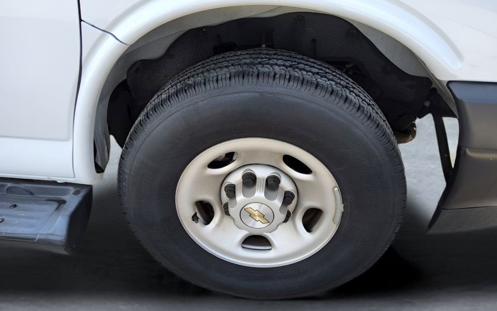 2023 Chevrolet Express Passenger 3500 1LS