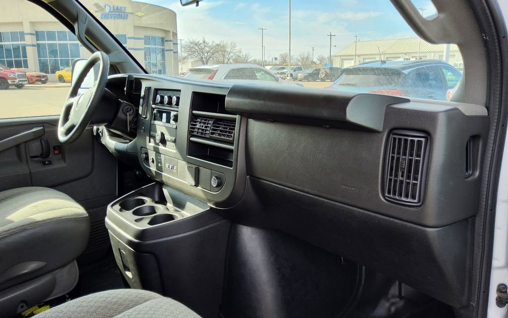 2023 Chevrolet Express Passenger 3500 1LS