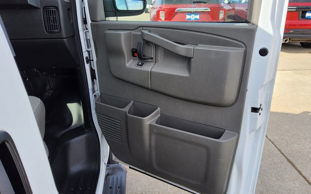 2023 Chevrolet Express Passenger 3500 1LS