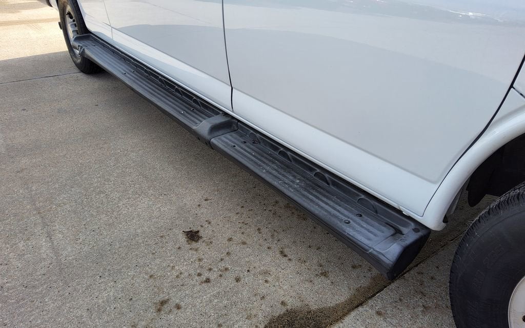 2023 Chevrolet Express Passenger 3500 1LS