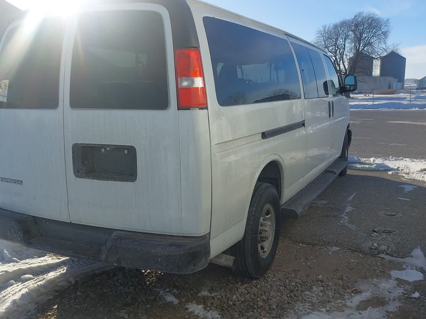2023 Chevrolet Express Passenger 3500 1LS