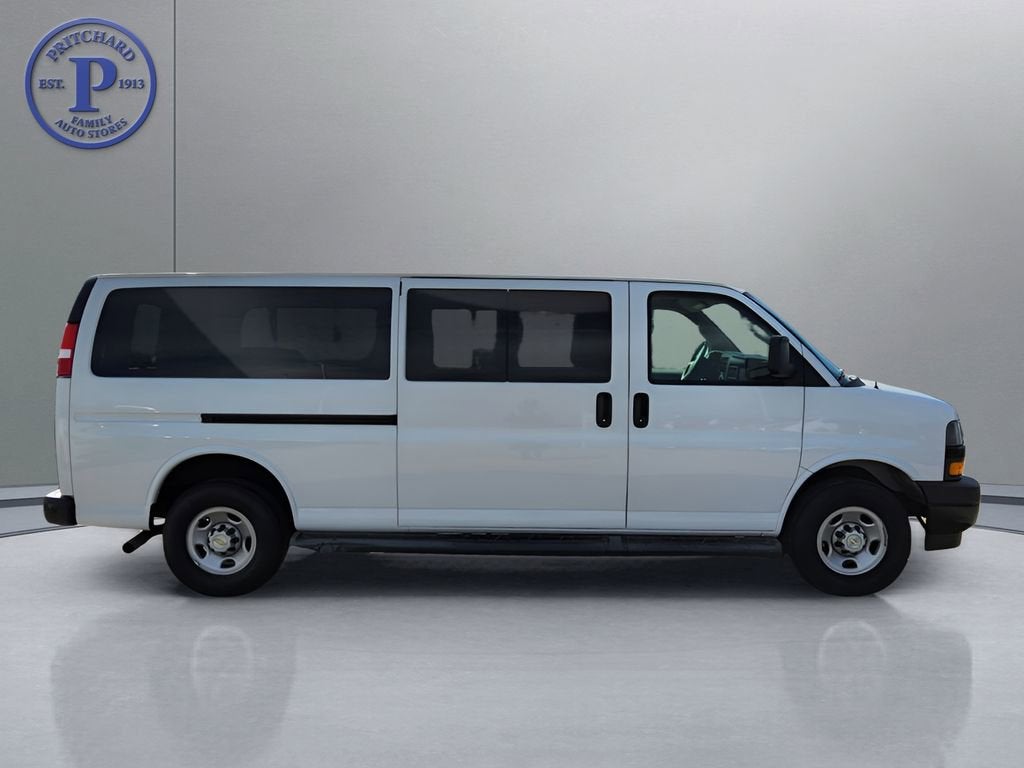 2023 Chevrolet Express Passenger 3500 1LS