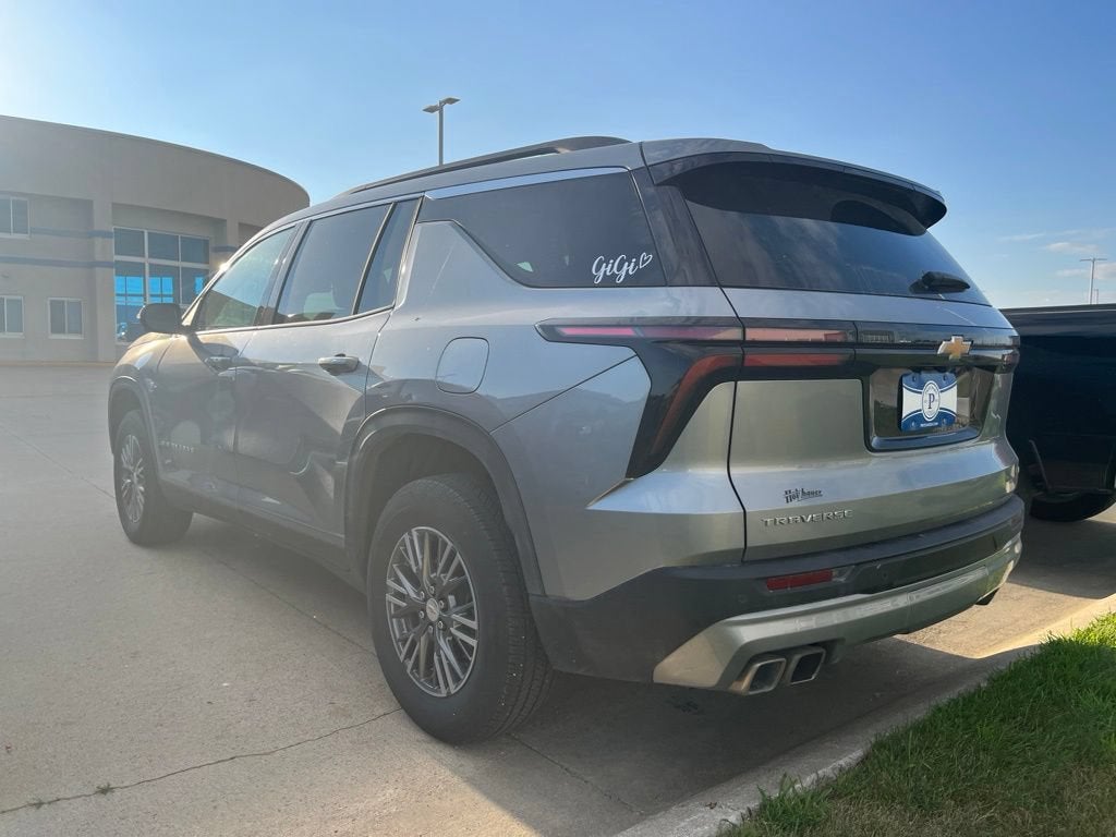 2024 Chevrolet Traverse LT