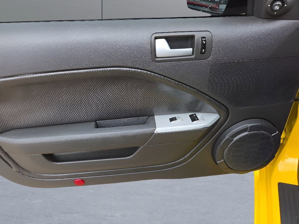 2005 Ford Mustang GT Deluxe