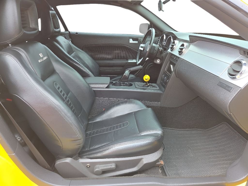 2005 Ford Mustang GT Deluxe