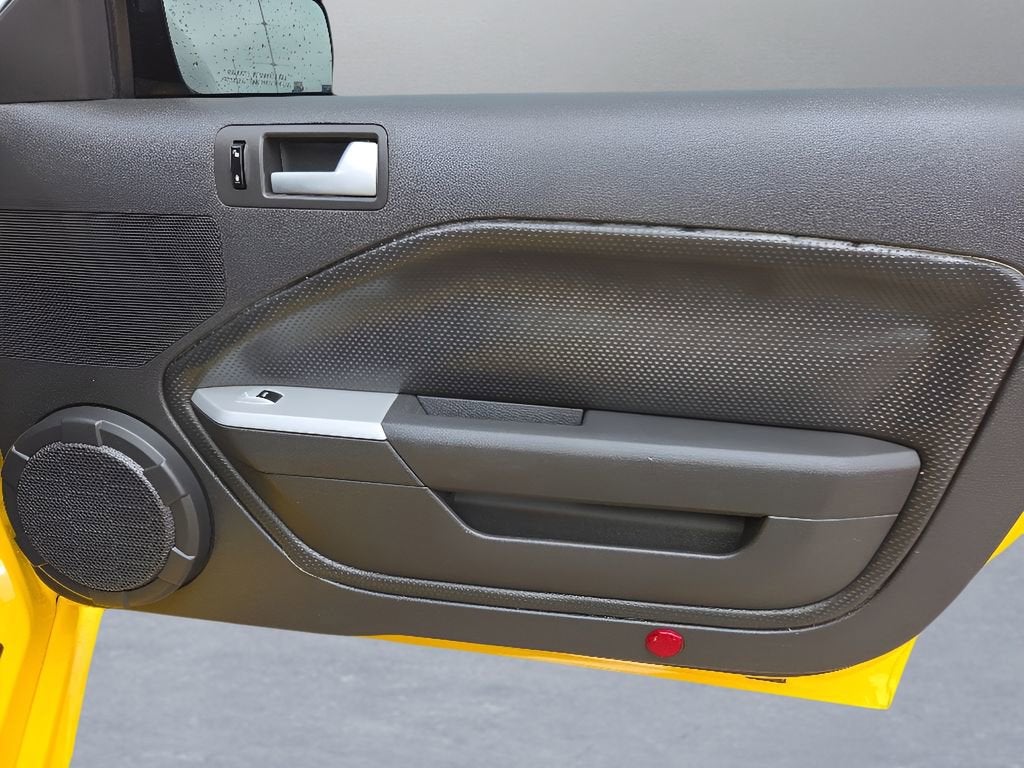 2005 Ford Mustang GT Deluxe