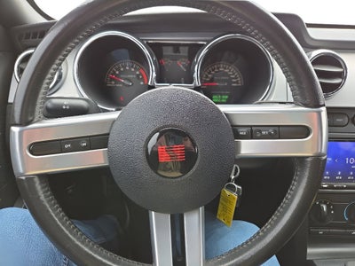 2005 Ford Mustang GT Deluxe