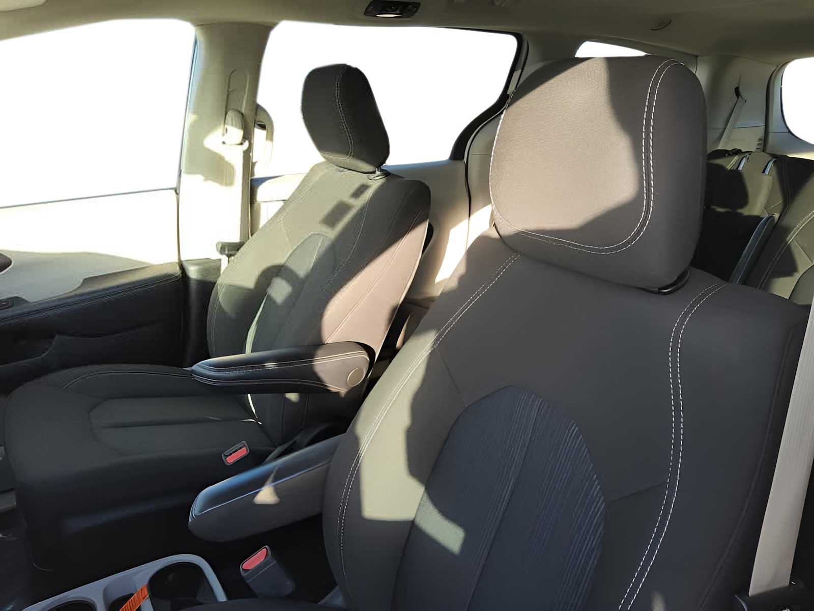 2024 Chrysler Voyager LX