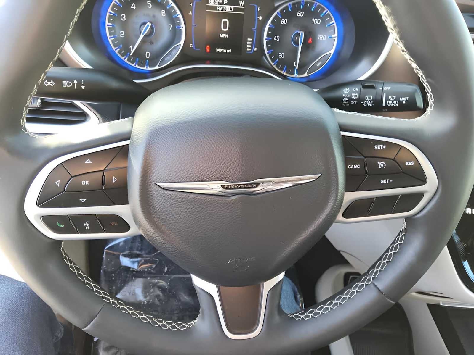 2024 Chrysler Voyager LX