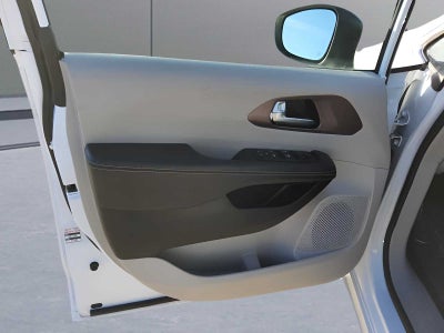 2024 Chrysler Voyager LX