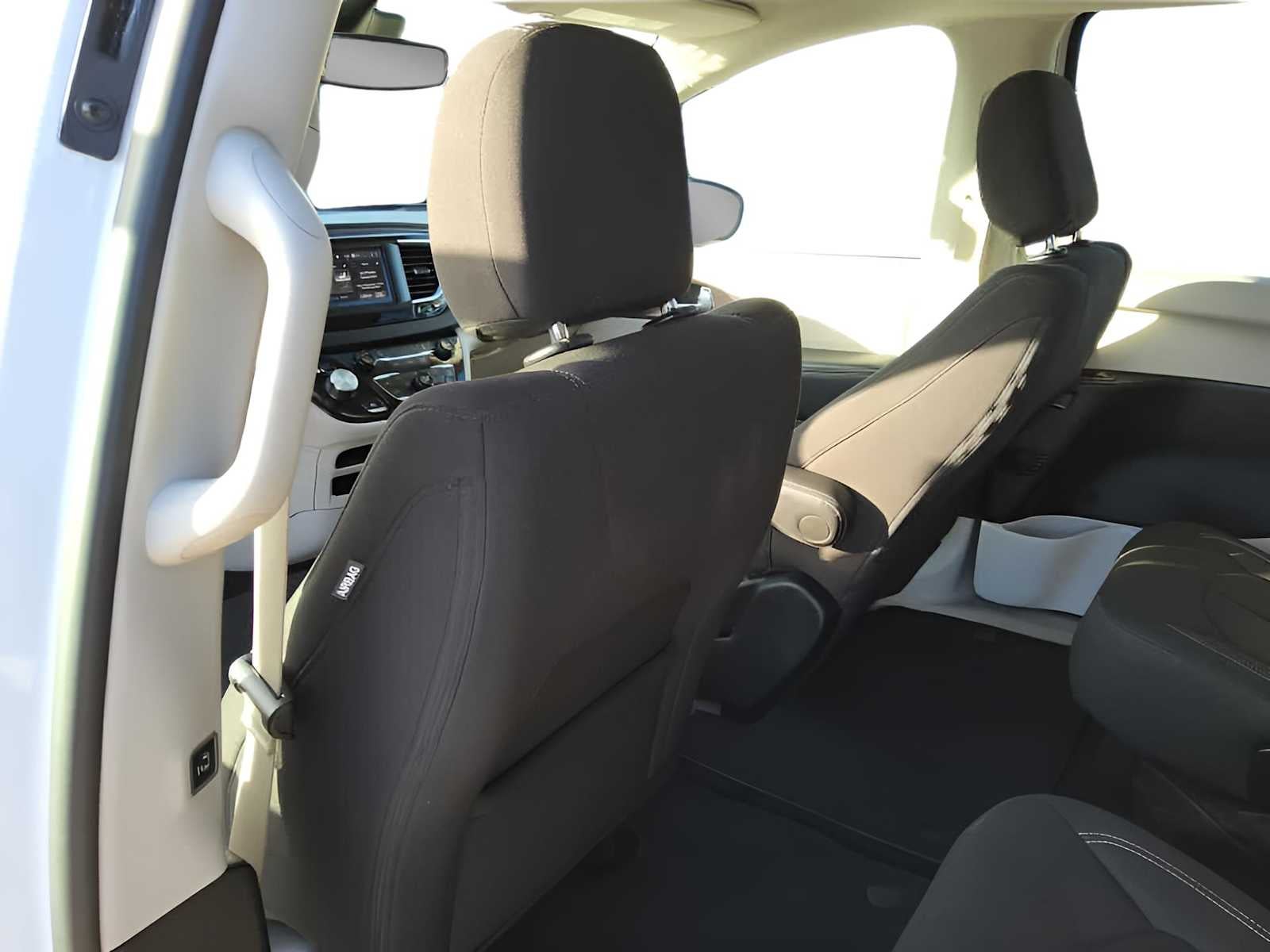 2024 Chrysler Voyager LX