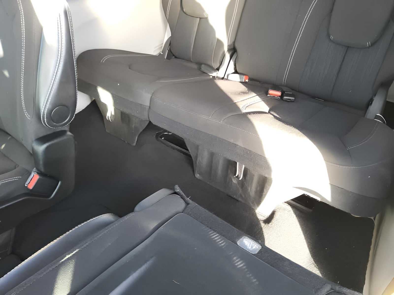 2024 Chrysler Voyager LX