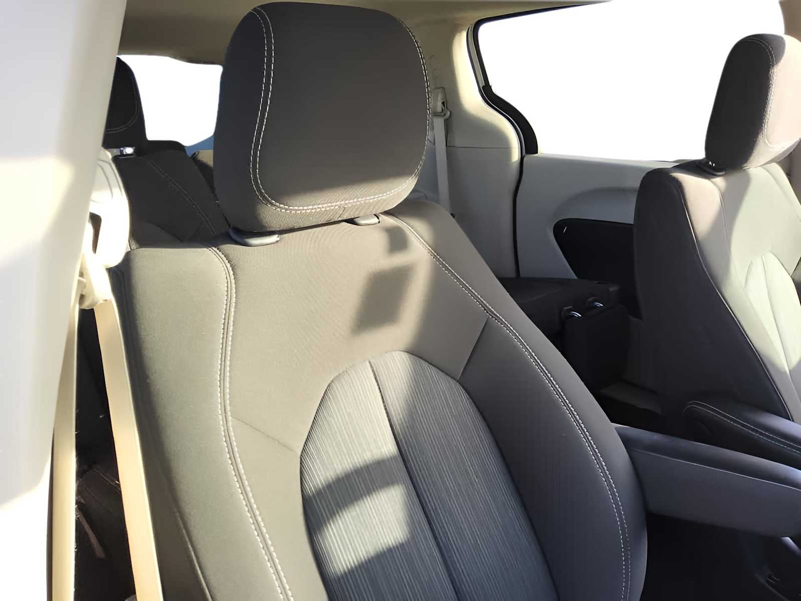 2024 Chrysler Voyager LX