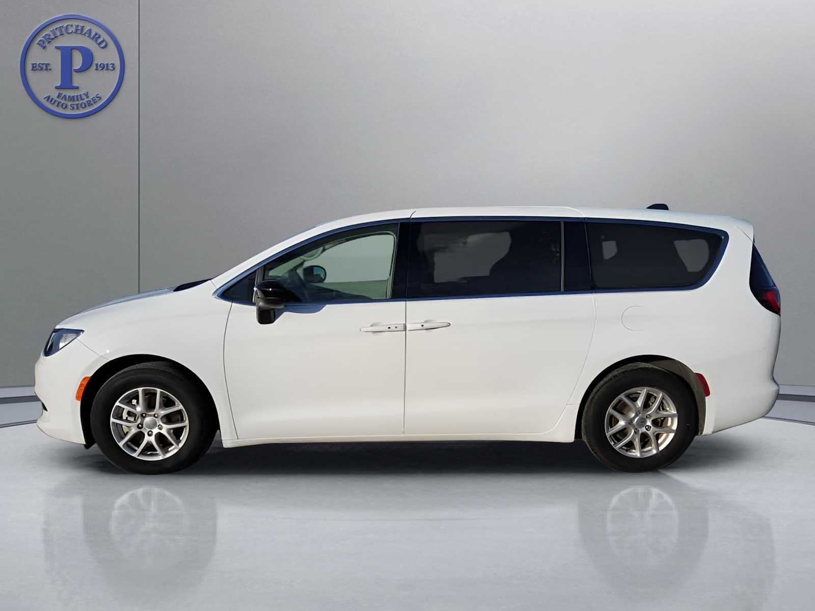 2024 Chrysler Voyager LX