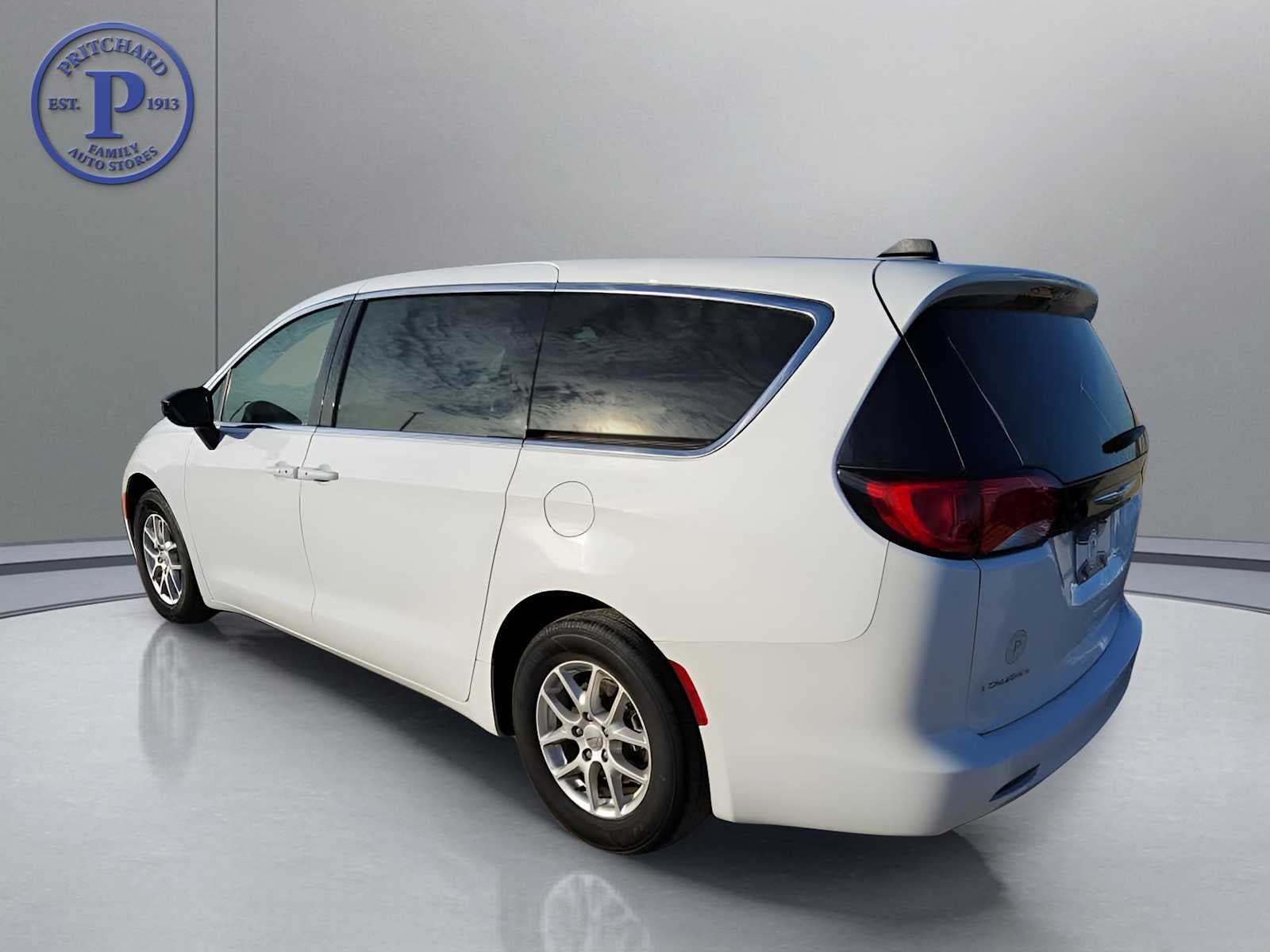 2024 Chrysler Voyager LX