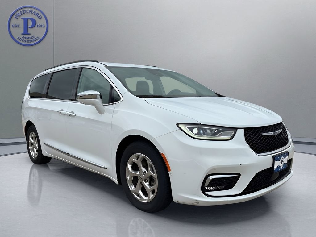 2022 Chrysler Pacifica Limited's photo