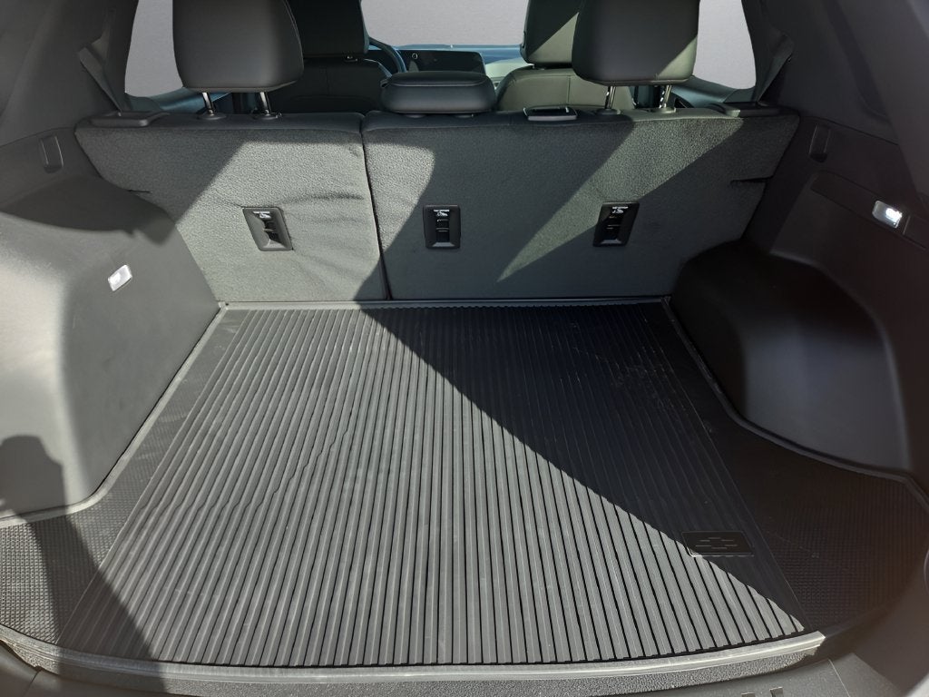 2027 Chevrolet Equinox LT - Photo 24