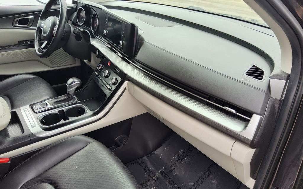 2024 Kia Carnival LX