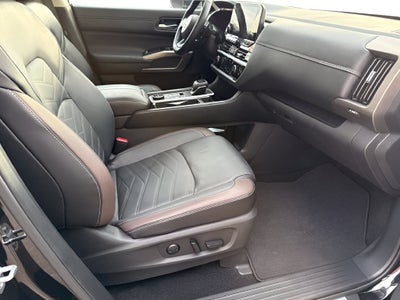 2025 Nissan Pathfinder Platinum